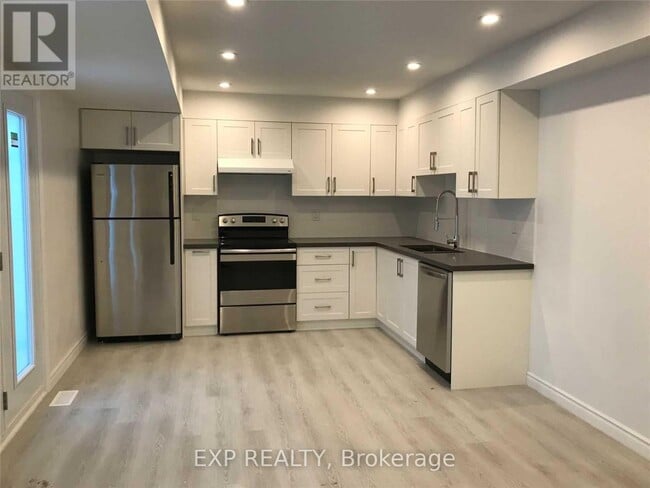 1031 Mary St N in Oshawa, ON - Building Photo - Building Photo