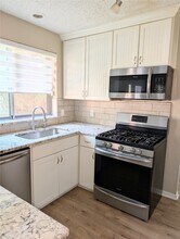 9303 Palm Shores Dr in Spring, TX - Foto de edificio - Building Photo