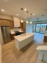 3010 N Main St in Victoria, TX - Foto de edificio - Building Photo