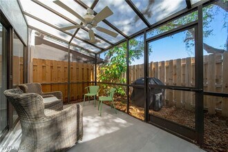 820 Meadowland Dr in Naples, FL - Foto de edificio - Building Photo