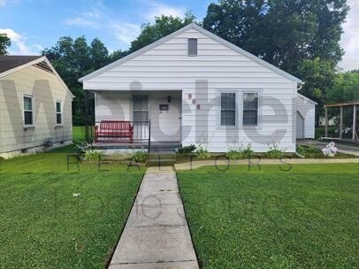 908 W Thompson St in Paragould, AR - Building Photo