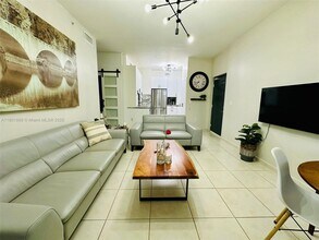 7340 NW 114th Ave in Doral, FL - Building Photo - Building Photo