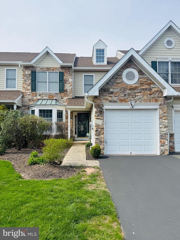 242 Patriot Hill Dr in Bernards, NJ - Building Photo - Building Photo