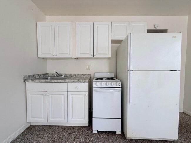 43 E 16th St in Riviera Beach, FL - Building Photo - Building Photo