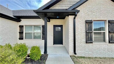 610 Captain Hopkins St in Prairie Grove, AR - Building Photo - Building Photo
