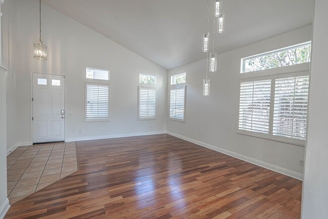 23828 Oakhurst Dr in Santa Clarita, CA - Building Photo - Building Photo