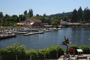 Uptown at Lake Oswego in Lake Oswego, OR - Building Photo