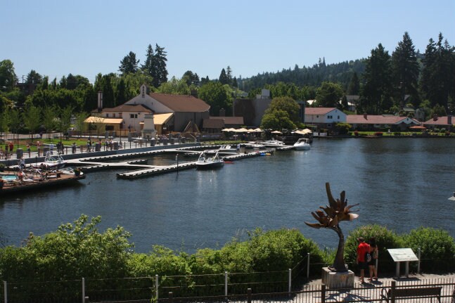 Uptown at Lake Oswego in Lake Oswego, OR - Foto de edificio