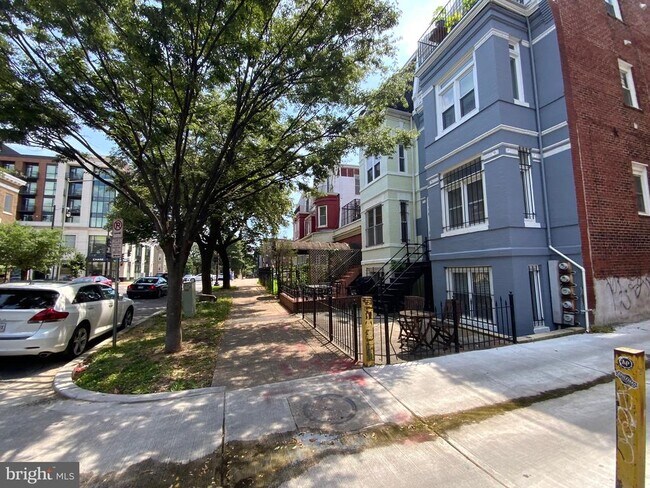 812 5th St NE in Washington, DC - Building Photo - Building Photo