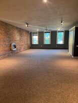 171 W 1st St, Unit Apt 1 in Oswego, NY - Building Photo