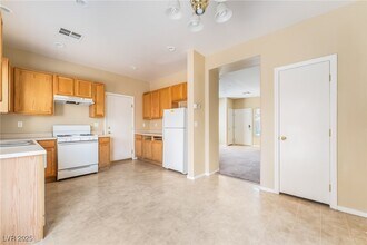 6888 Bronze Meadow Ave in Las Vegas, NV - Building Photo - Building Photo