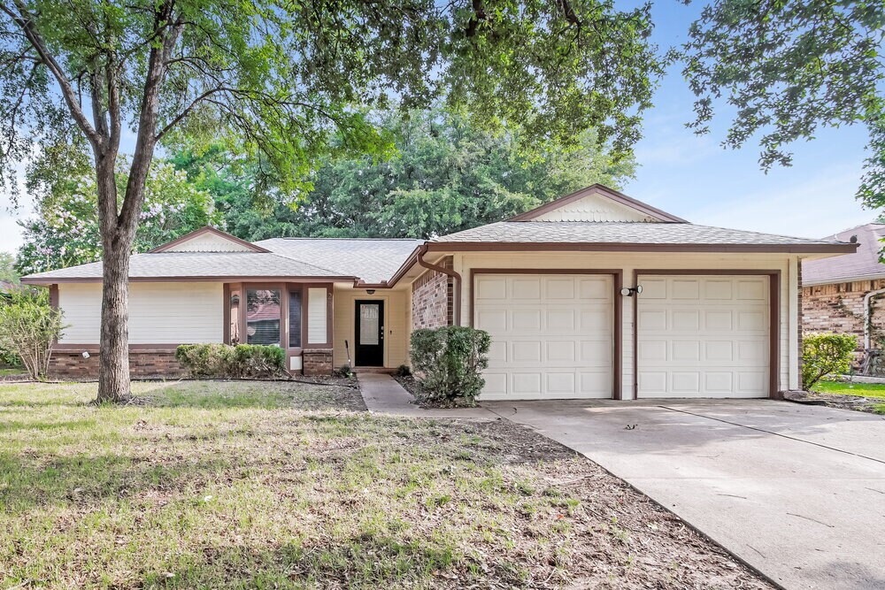 2614 Berkshire Ln in Grand Prairie, TX - Building Photo