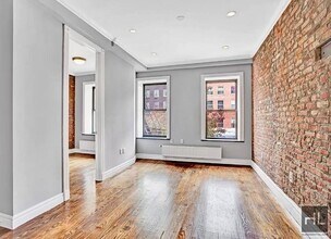 E 13TH ST., Unit 5H in New York, NY - Foto de edificio - Building Photo