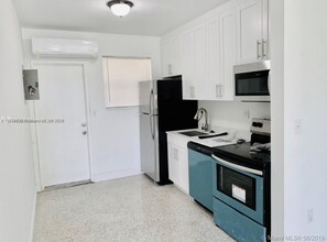 150 NW 78th St, Unit 1 in Miami, FL - Building Photo - Building Photo