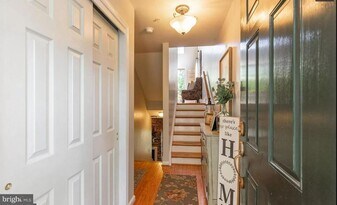 423 Fort Hill Cir in Fort Washington, PA - Building Photo