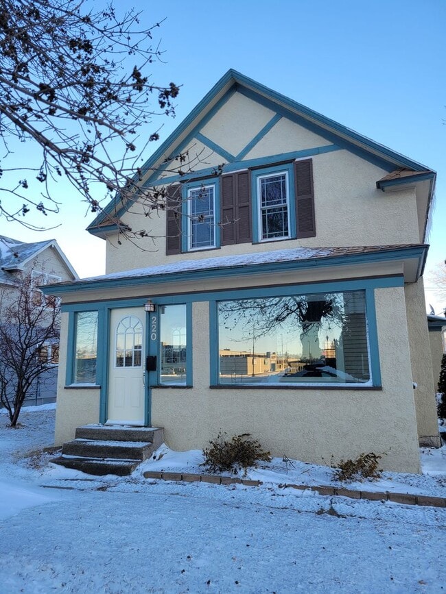 property at 220 4th Ave NE