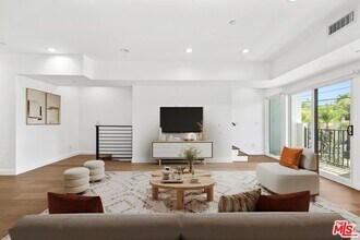 7365 Waring Ave in Los Angeles, CA - Building Photo - Building Photo