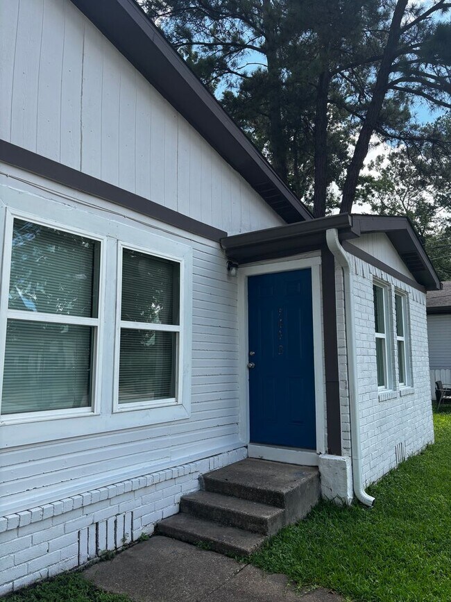 744 Vicki Dr in Huntsville, TX - Building Photo - Building Photo