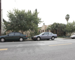 5704 Fountain Ave in Los Angeles, CA - Foto de edificio - Building Photo