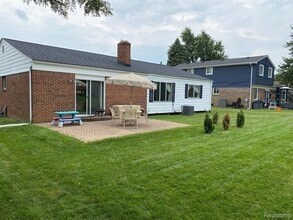 2208 Cumberland Rd in Rochester Hills, MI - Building Photo - Building Photo