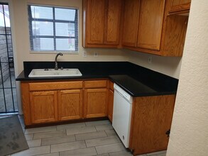 38550 22nd St E in Palmdale, CA - Building Photo - Building Photo