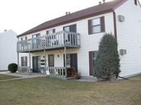 Moreland Street Complexes in Oshkosh, WI - Foto de edificio - Building Photo