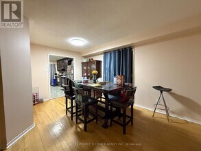 5689 Sidmouth St in Mississauga, ON - Building Photo - Building Photo