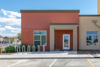 Lynne Village Apartments in Phoenix, AZ - Building Photo - Building Photo