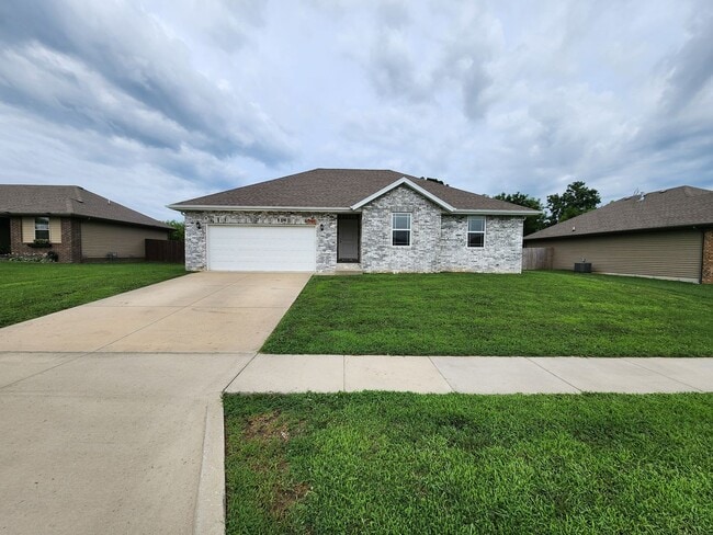 1185 S Calabria Ave in Republic, MO - Building Photo - Building Photo