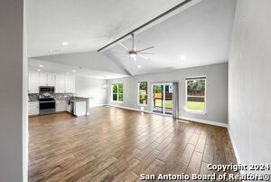 950 Paradise Dr in Canyon Lake, TX - Building Photo - Building Photo