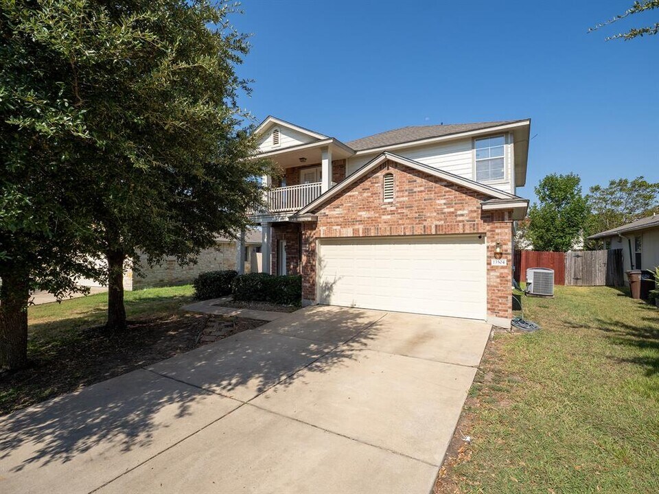 13504 Richard Nixon St in Manor, TX - Building Photo