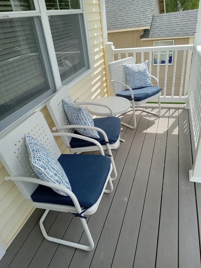 44 School St in Old Orchard Beach, ME - Foto de edificio - Building Photo