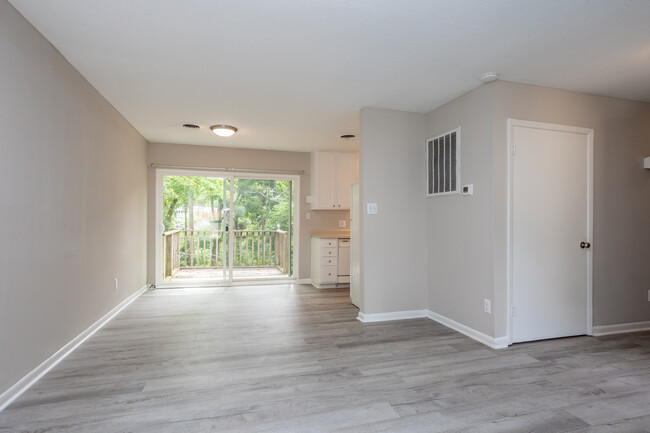 Creekside Apartments in Pittsboro, NC - Foto de edificio - Interior Photo