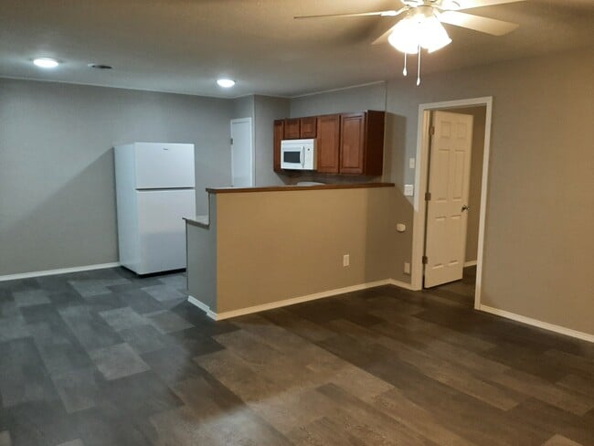 2 S West St in Stillwater, OK - Building Photo - Building Photo