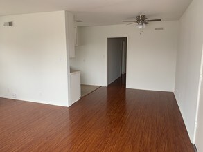 7123 Flight Ave, Unit 4 in Los Angeles, CA - Foto de edificio - Building Photo