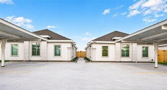 1505 Shavano Dr, Unit 2 in Edinburg, TX - Building Photo