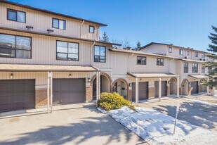 2 Canterbury Gdns SW in Calgary, AB - Building Photo
