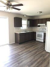 208 Diane Dr, Unit C in Chatham, IL - Building Photo - Building Photo
