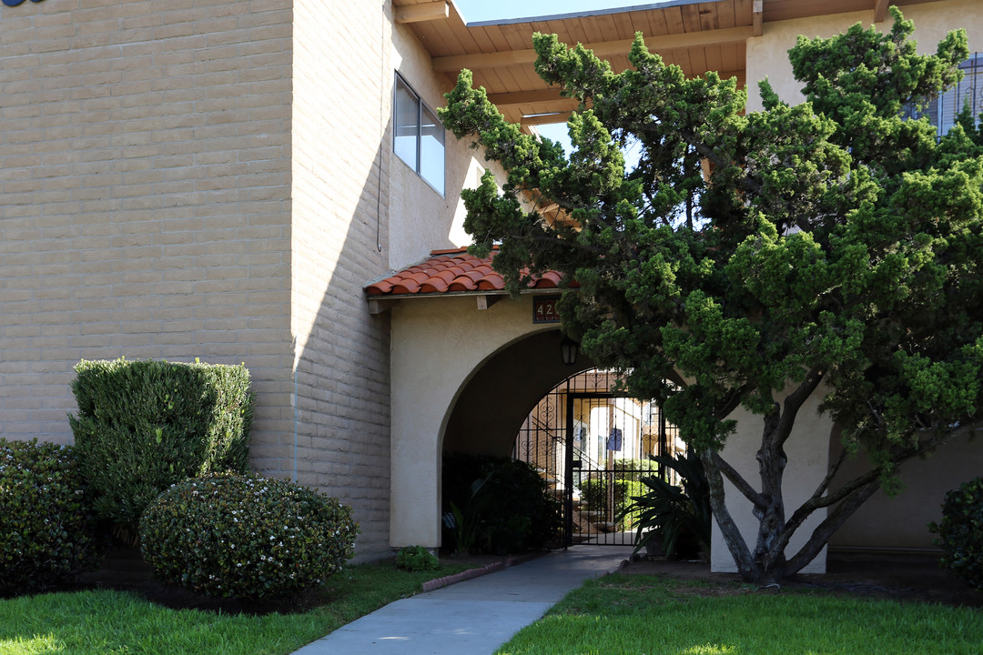 Villa Elena in La Mesa, CA - Building Photo