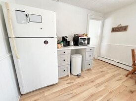 230 St John St in Fredericton, NB - Building Photo