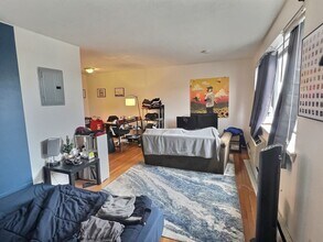 1039 Commonwealth Ave in Boston, MA - Foto de edificio - Building Photo