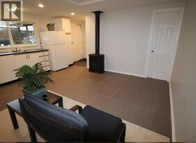 737 Robinson St in Coquitlam, BC - Building Photo