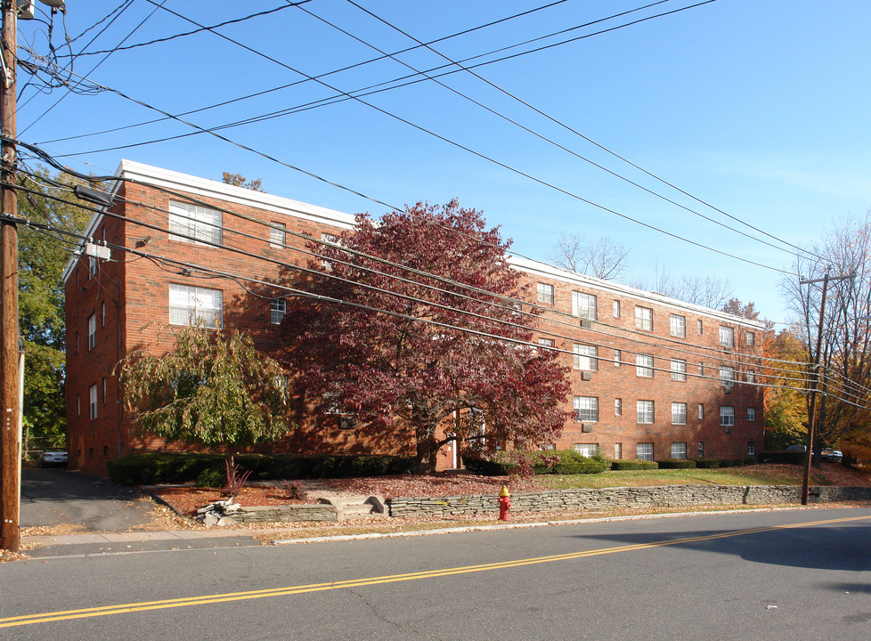 Caya Avenue Apartments in West Hartford, CT - Foto de edificio