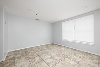 416 E 5th St, Unit C3 in Weslaco, TX - Foto de edificio - Building Photo