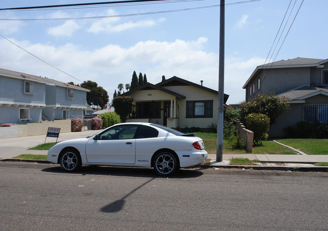 526-528 Flower St in Chula Vista, CA - Foto de edificio - Building Photo