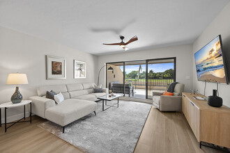 6360 Pelican Bay Blvd in Naples, FL - Building Photo - Building Photo