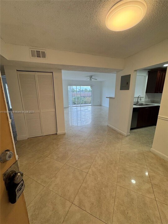 4848 NW 24th Ct in Lauderdale Lakes, FL - Building Photo