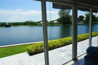 4511 King Palm Dr in Tamarac, FL - Building Photo - Building Photo