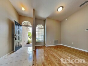 4926 Trinidad Dr in Land O Lakes, FL - Foto de edificio - Building Photo