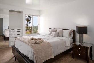 Channel View Apartments in Santa Barbara, CA - Foto de edificio - Building Photo